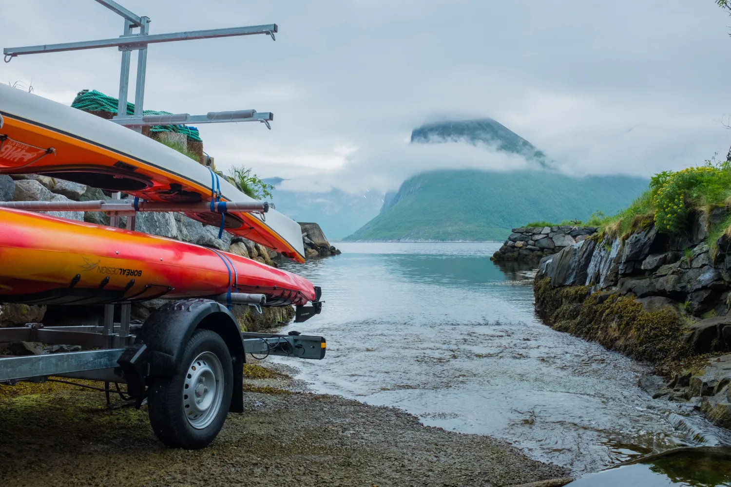 Guidet Kayaking in Ånderdalen National Park