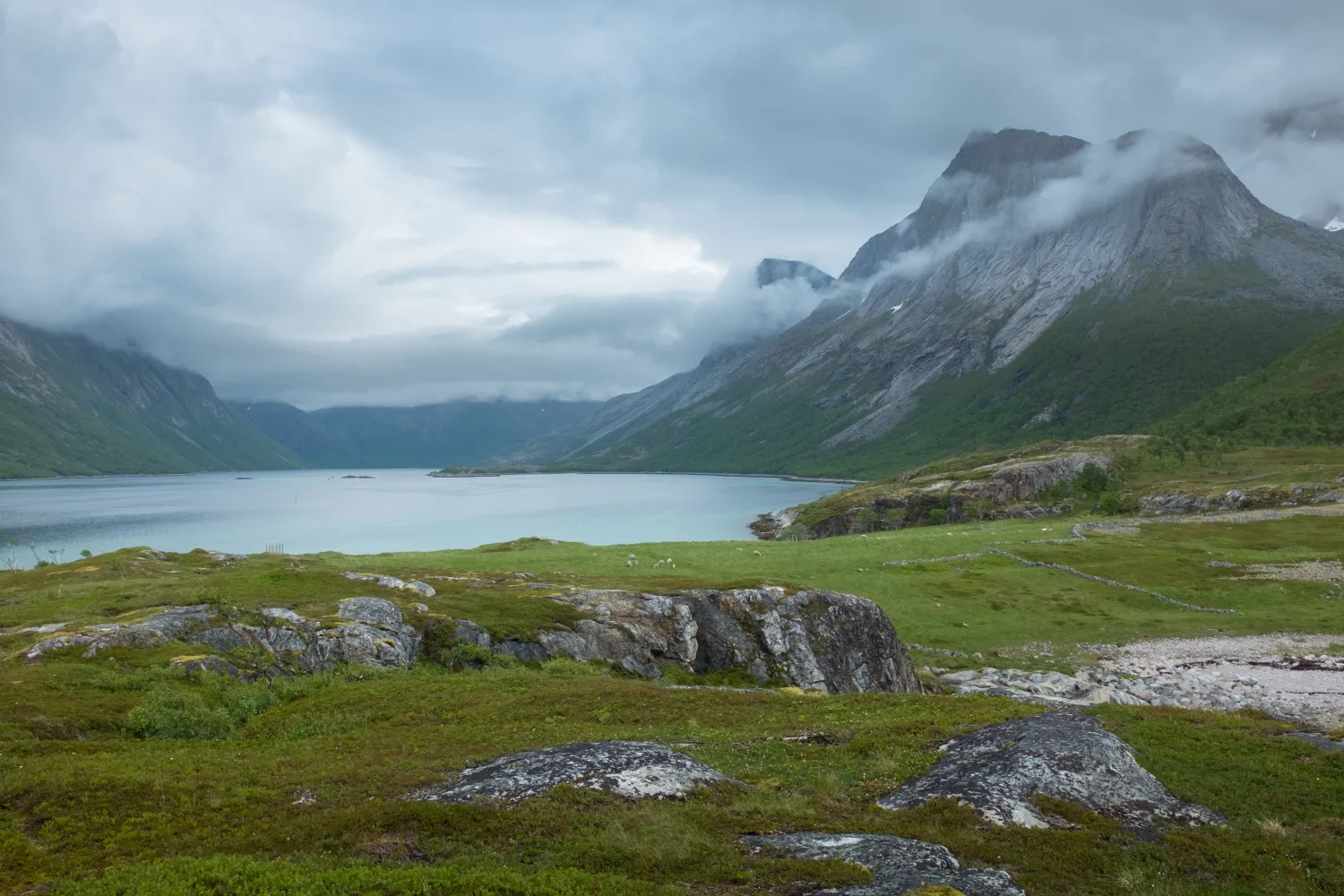 Guidet Kayaking in Ånderdalen National Park