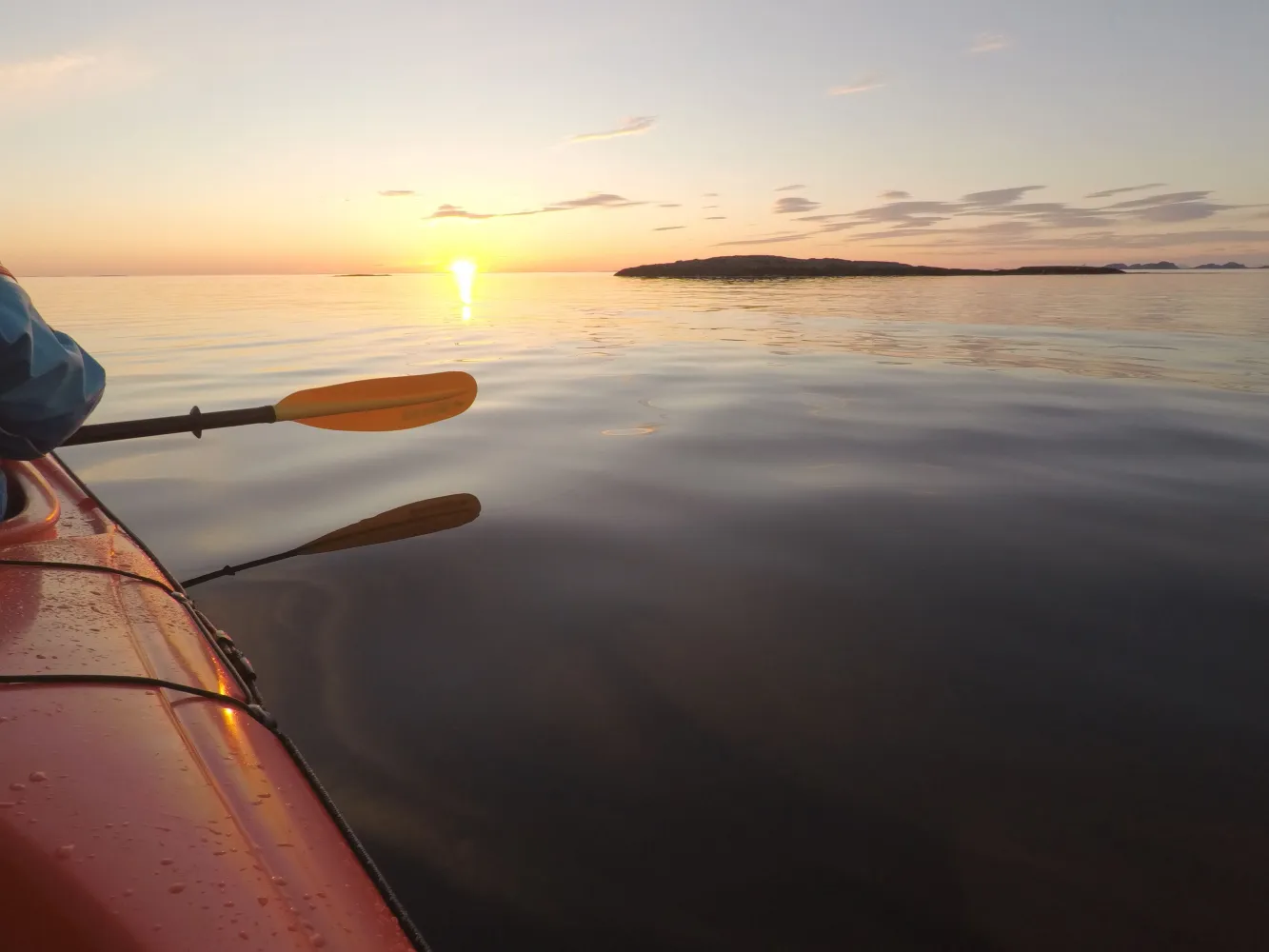 Guidet Midnight Sun Kayaking in Ånderdalen National Park