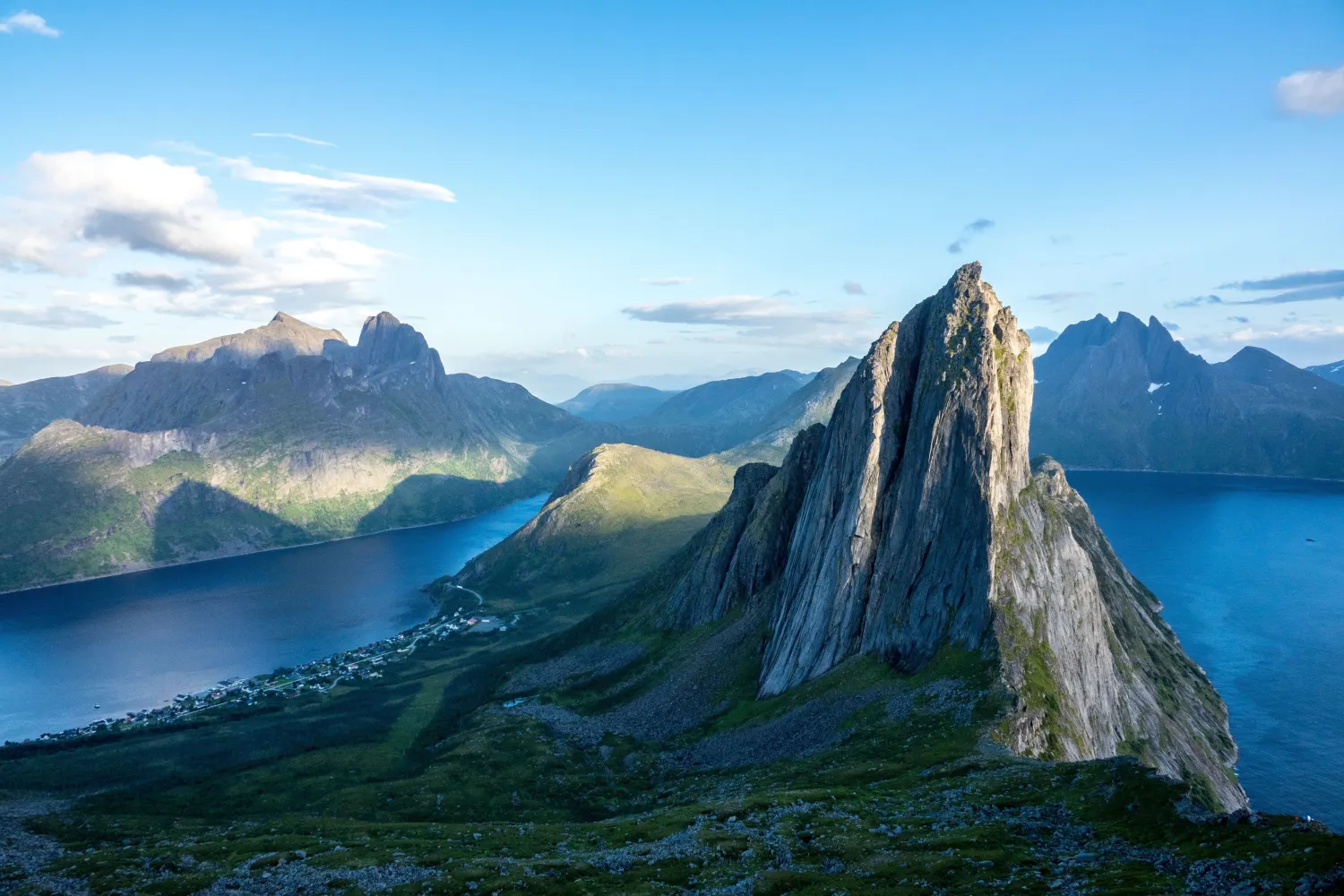 Fjordgård og Segla