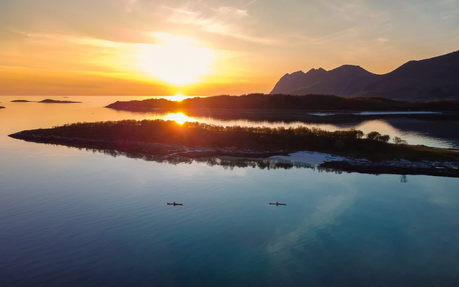 Midnigt Sun Kayak tour with Senja Wild