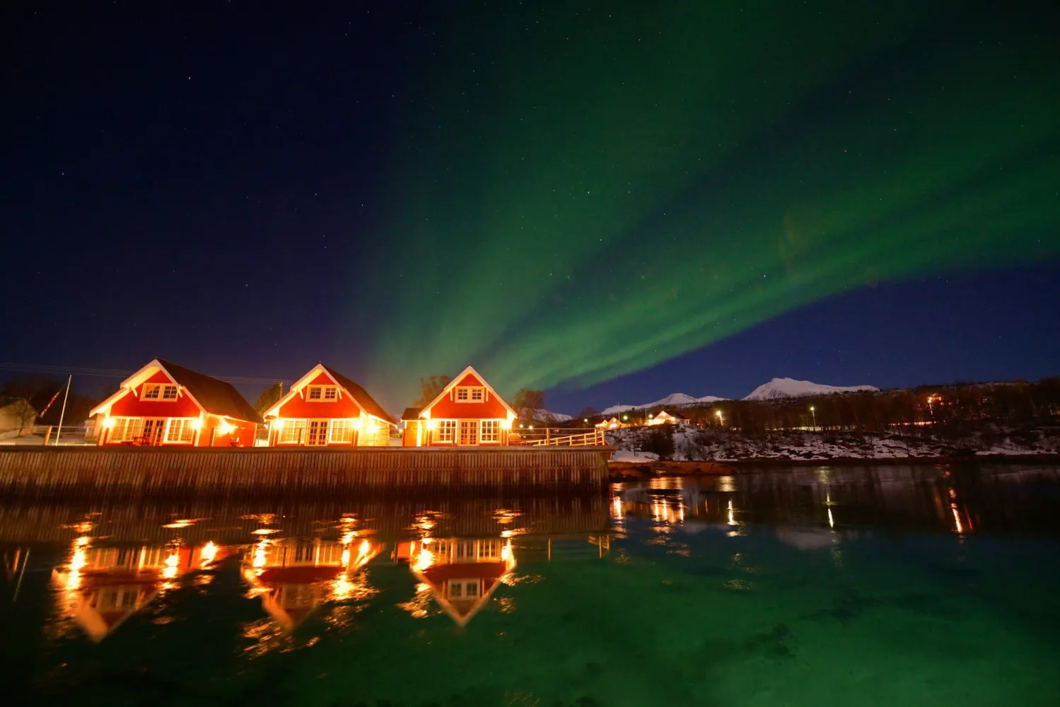 Nordlys over Frovåg Havfiske