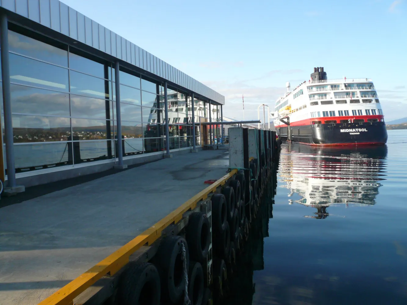 Hurtigruten nærmer seg Tromsø Havn