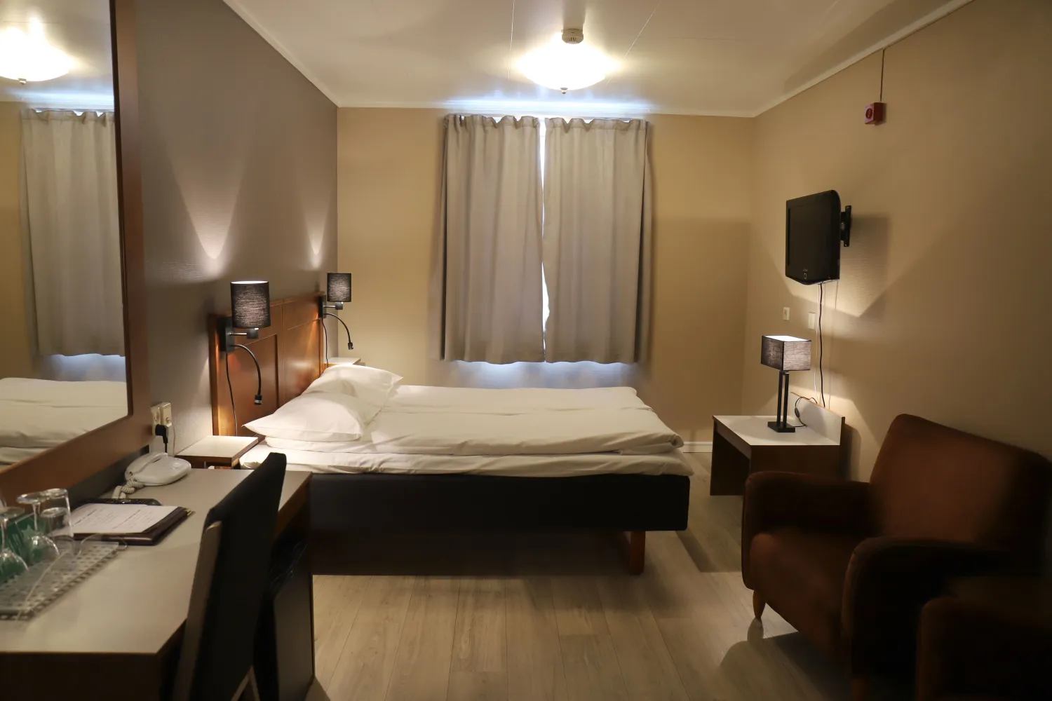 Dobbeltrom Finnsnes JHotell