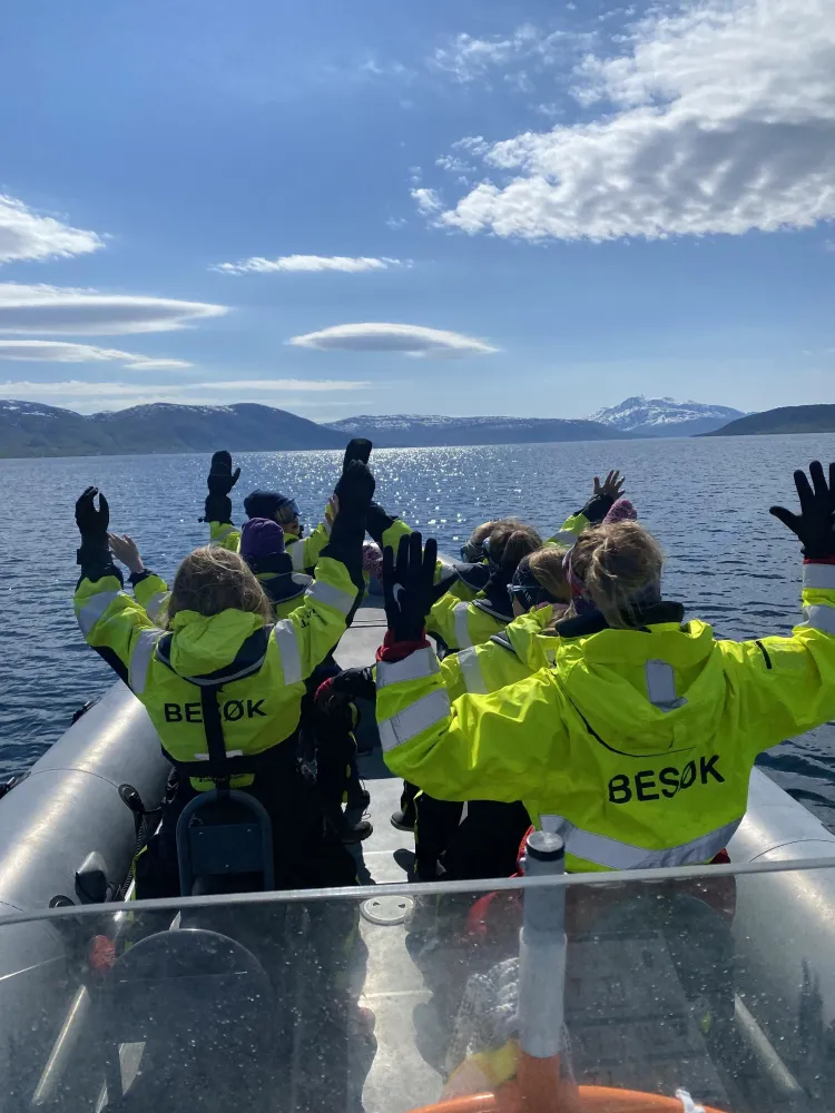 Visningstur til merdekanten og Salmon Center Senja