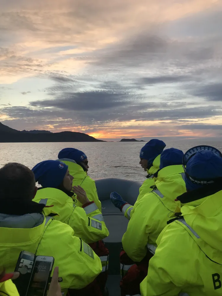 Visningstur til merdekanten og Salmon Center Senja