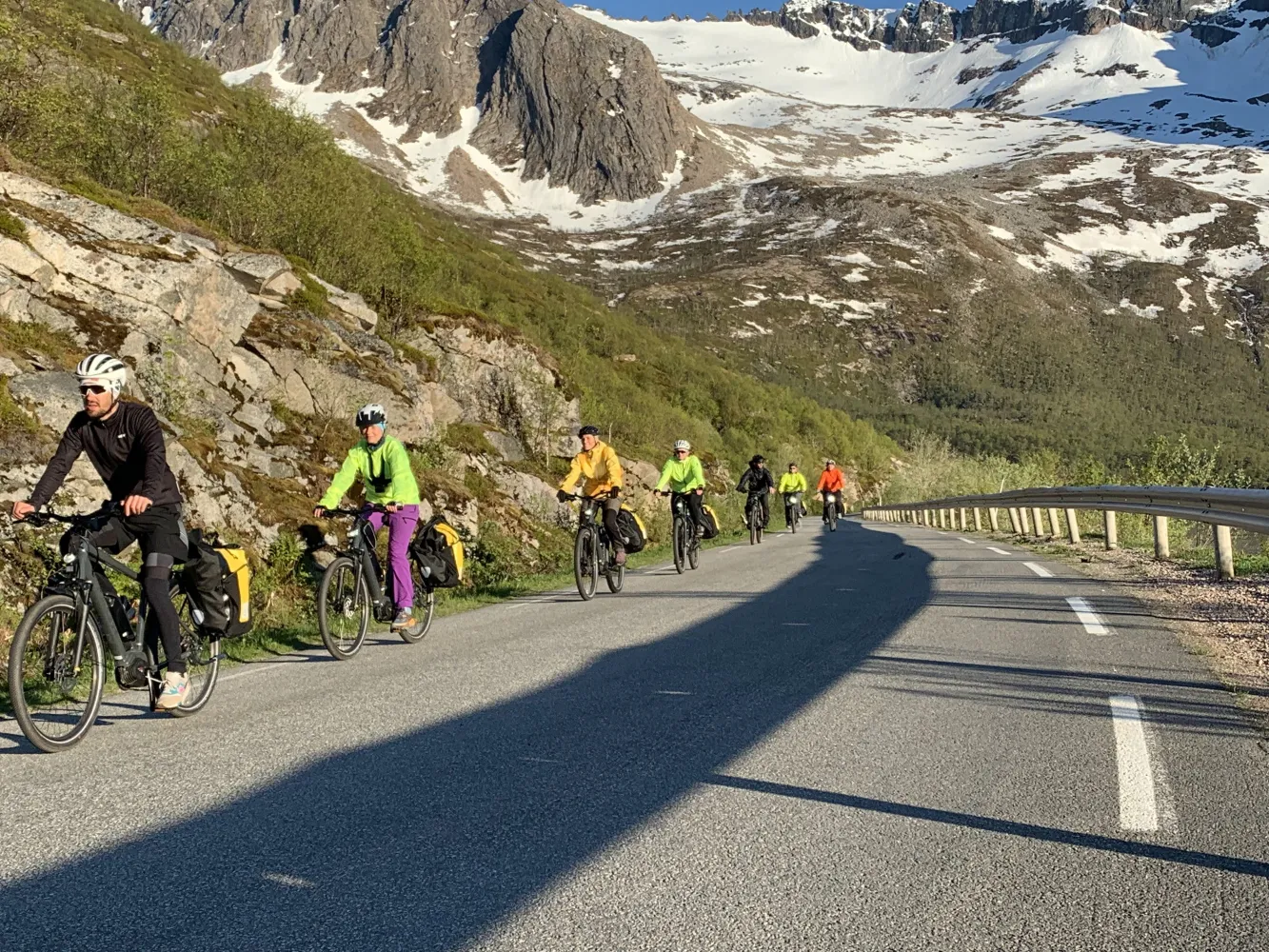 Senja rundt 6 dager med el-sykkel i midnattssol 