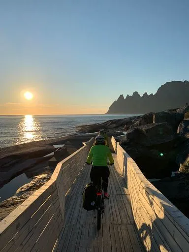 4 dagers elsykkeltur på yttersia av Senja