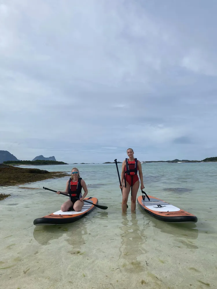 Lei et padlebrett på Skaland